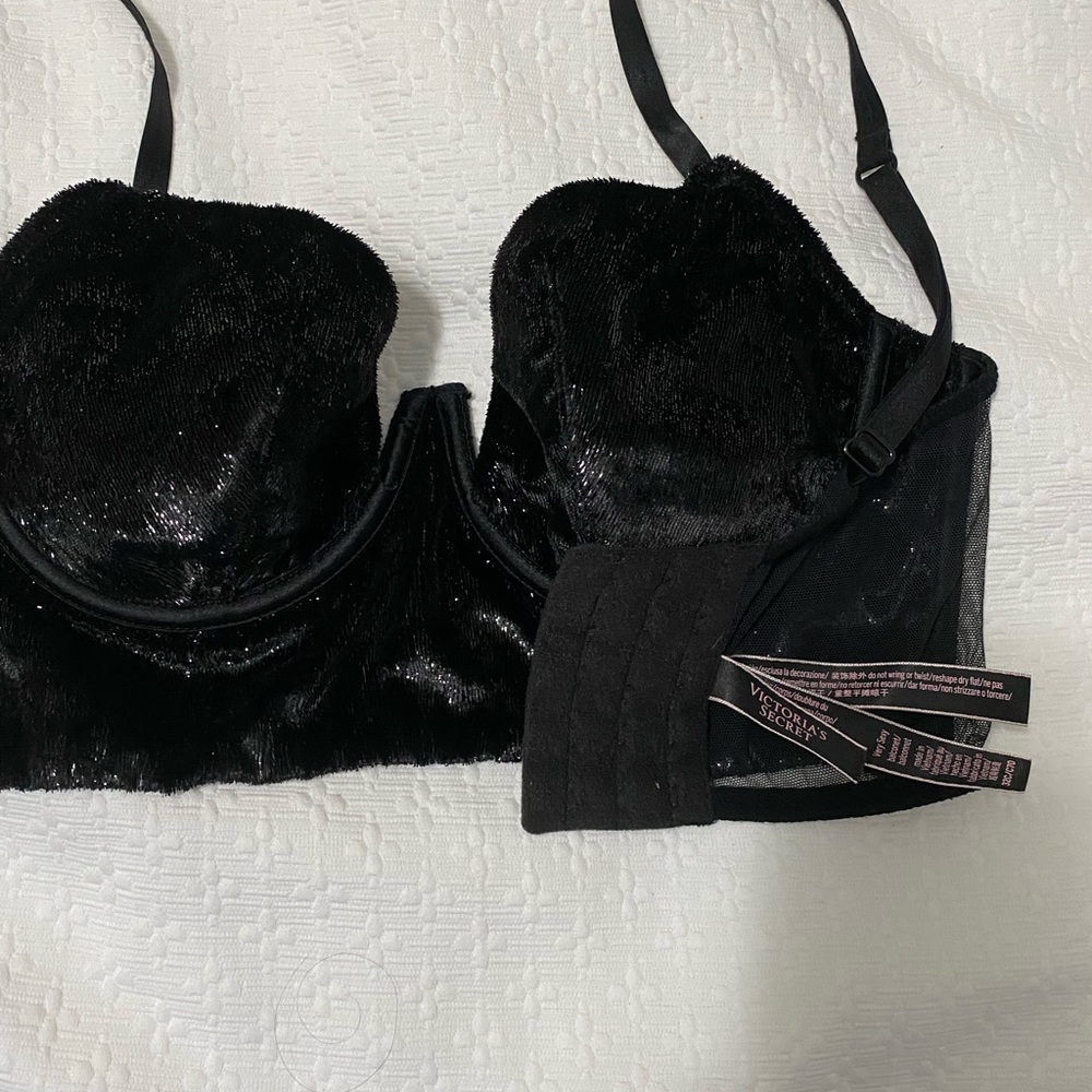 Victoria’s Secret black bra 32C new with no tag